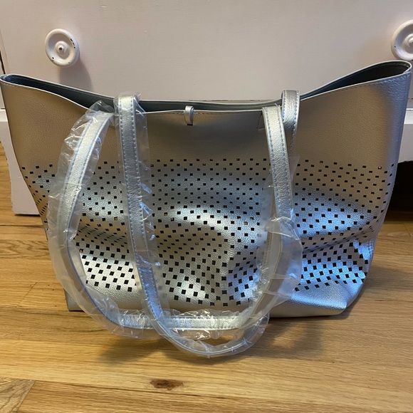 *NEW* Rodan+Fields Tote - Picture 1 of 6